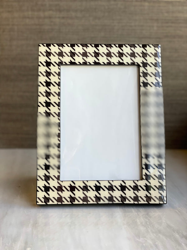 Black And 
White Photo 
Frame A
